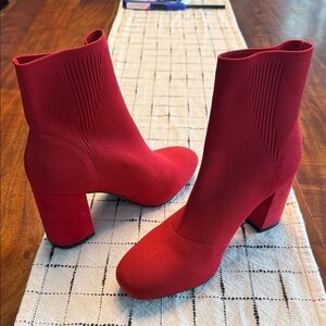 MIA size 9 red Braxton heeled booties